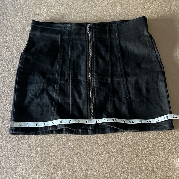Free People We The Free Layla Zip-Front Denim Miniskirt- Black- 8 - Picture 13 of 13